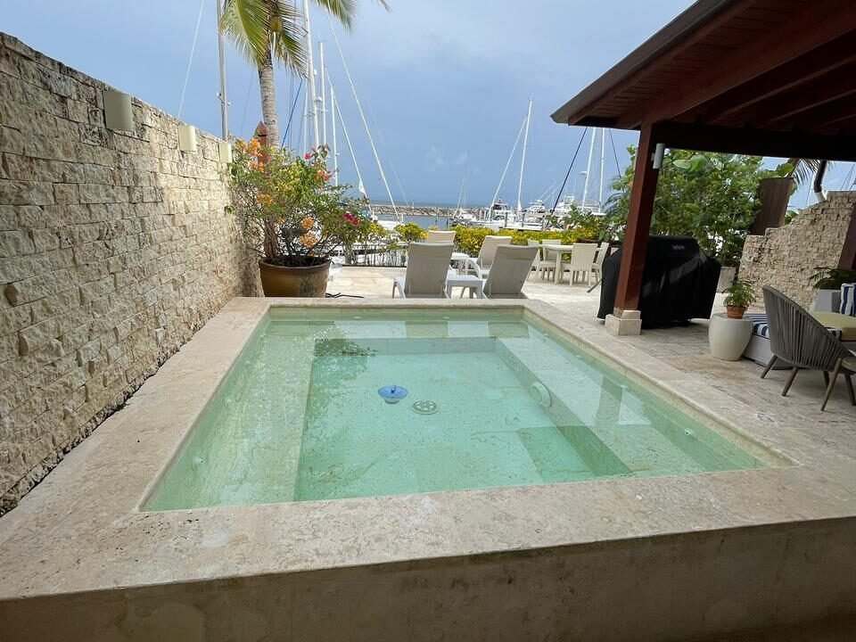 2b8016bc-f96c-49a4-b9be-04e394b76f80